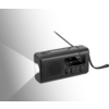 Schwarzes tragbares Radio mit ausgefahrener Antenne, Lautsprechergitter, zwei Drehknöpfen, Displayfeld, eingeschalteter Taschenlampe links und Trageschlaufe rechts