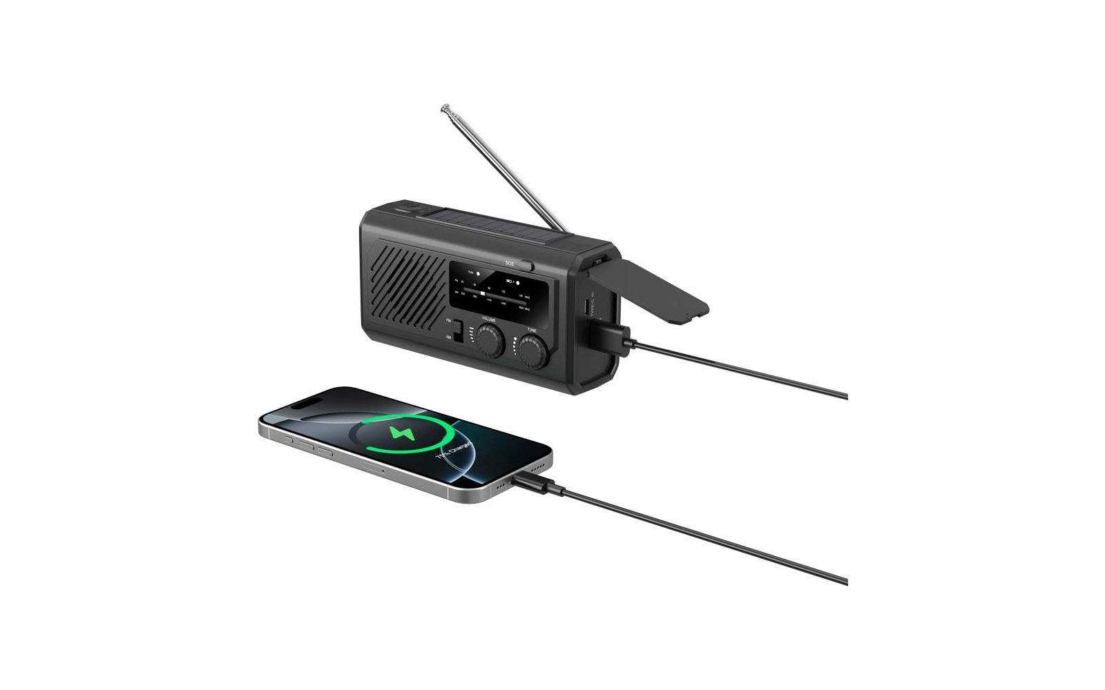 Schwarzes tragbares Radio mit ausgezogener Antenne, zwei angeschlossenen Kabeln und Smartphone mit grünem Batteriesymbol auf dem Display