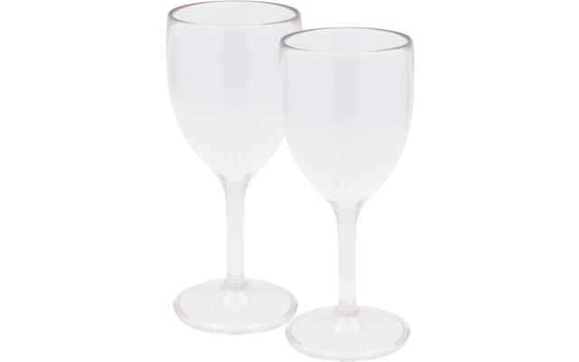 Twee lege wijnglazen van glas op een witte achtergrond