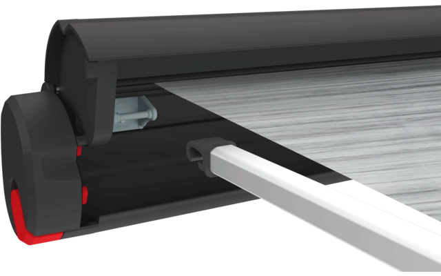 Nahaufnahme eines schwarzen Gehäuses mit roten Akzenten, grauem gerolltem Stoff und einer silbernen Metallstange