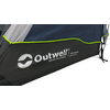 Nahaufnahme der Seitenwand eines schwarzen Zelts mit weißem Outwell-Logo und neongrüner Kante
