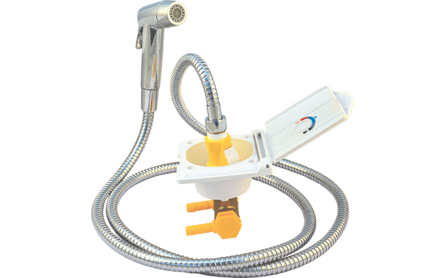 Pomme de douche à main chromée avec flexible métallique enroulé autour d'un boîtier plastique blanc rectangulaire contenant des raccords en plastique jaunes et un couvercle articulé avec repères rouge et bleu