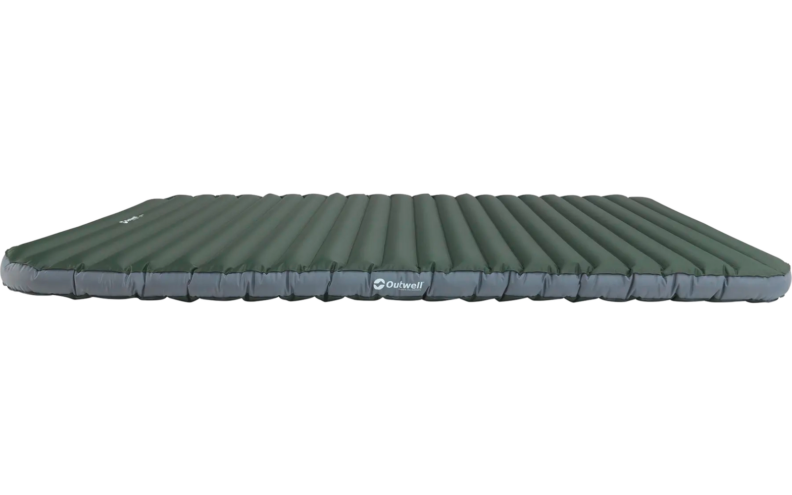 Groene opvouwbare rugzak met meerdere vakken liggend op een witte achtergrond