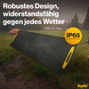 Waterdichte, zwarte buitenhoes met gele details op natte grond