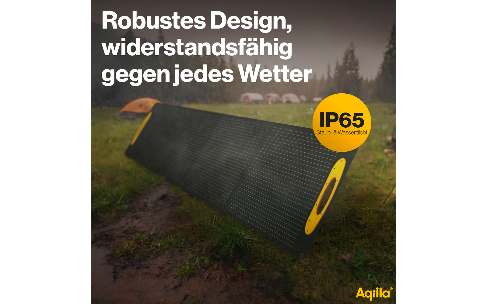Waterdichte, zwarte buitenhoes met gele details op natte grond