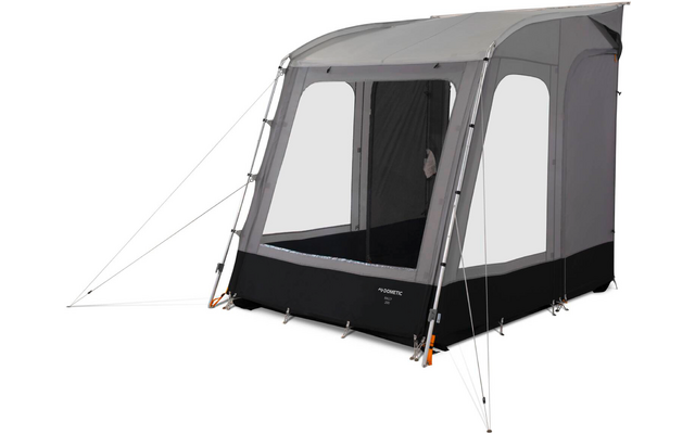 Graues, freistehendes Vorzelt mit großen durchsichtigen Fenstern, sichtbarem Gestänge und Abspannleinen vor weißem Hintergrund