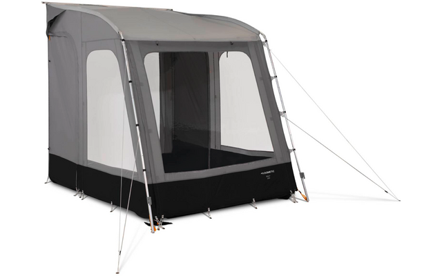 Graue und schwarze zeltartige Konstruktion mit großen Netzfenstern, offenem Eingang, sichtbaren Gestängebögen und Abspannleinen