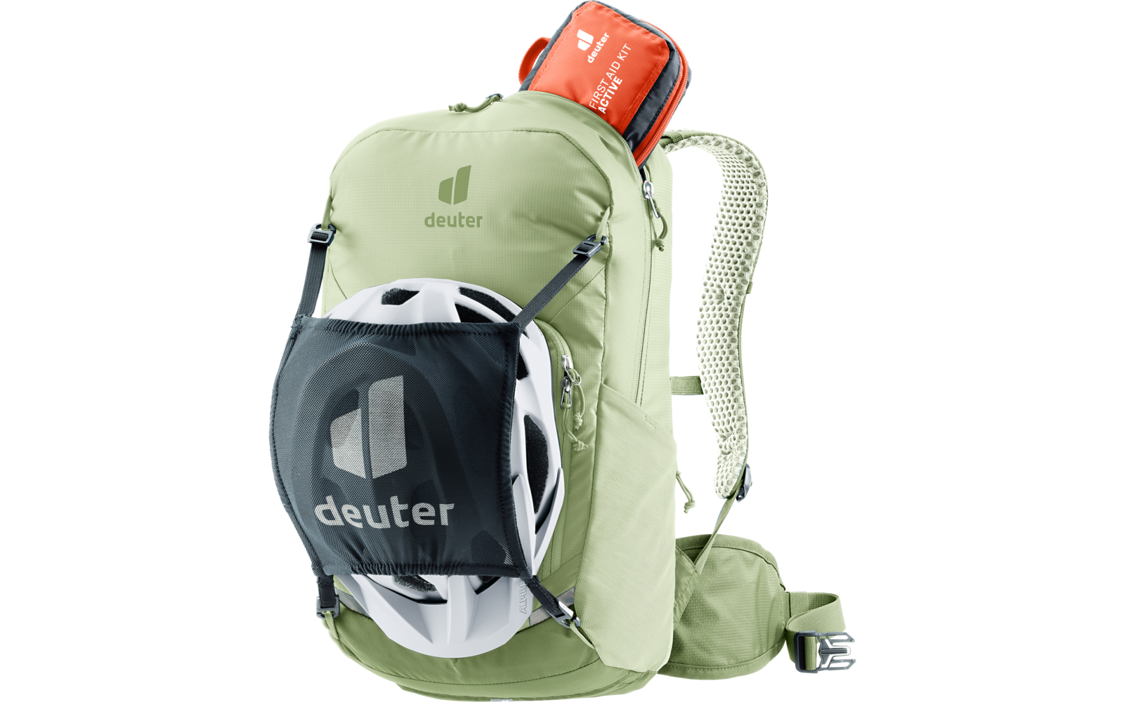 Hellgrüner Rucksack mit Deuter-Logo, schwarzem Netzfach vorne mit weißem Fahrradhelm, rotem Erste-Hilfe-Set oben, gepolsterte Schulterträger und Hüftgurt