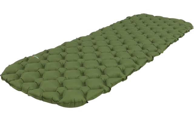 Grün gepolsterte Luftpresse auf weißem Hintergrund