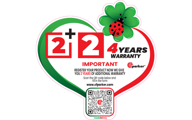 Hartvormig etiket met groen-rode rand, grote rode "2+2" tekst, tekst "4 YEARS WARRANTY", lieveheersbeestje op klaverblad, QR-code, kleine tekst "IMPORTANT REGISTER YOUR PRODUCT NOW WE GIVE YOU 2 YEARS OF ADDITIONAL WARRANTY", logo "cfparker" en tekst "made in italy"