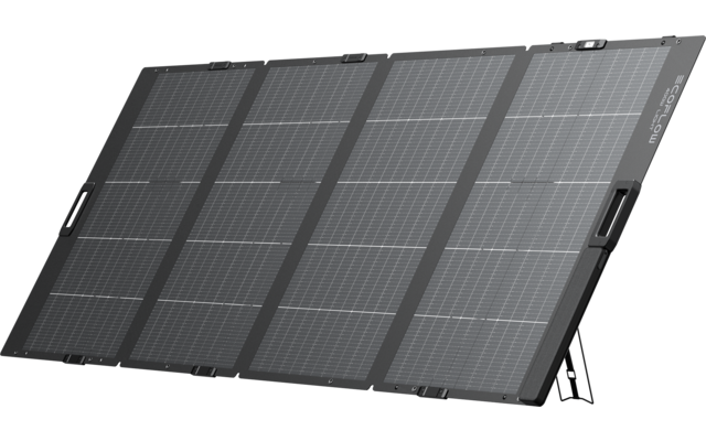 Vier aan elkaar verbonden rechthoekige zwarte zonnepanelen op een uitgeklapte standaard, zichtbare handgrepen en aansluitpoorten