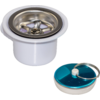Insert cylindrique en plastique blanc avec une ouverture ronde en métal brillant en haut présentant trois fentes étroites en forme d'étoile ; à côté, un objet rond et plat bleu avec un bouton blanc central et un anneau métallique
