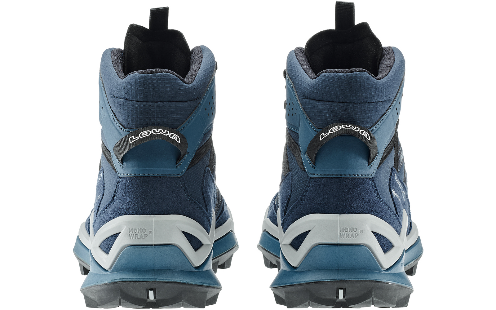 Rückansicht eines blauen Wanderschuhs mit schwarzem Einsatz und weißer Sohle