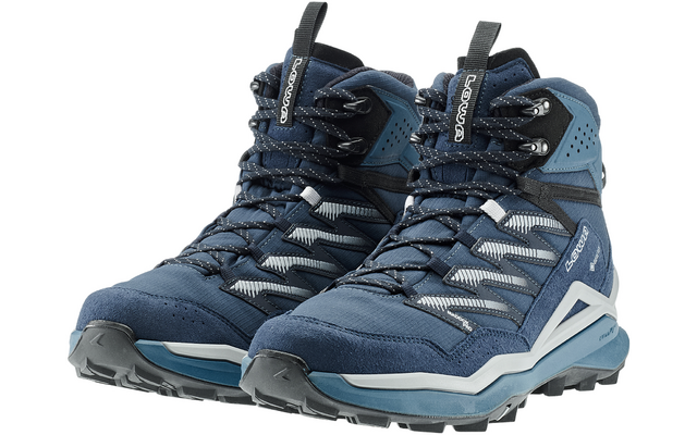 Blau-weiße Wanderschuhe mit Schnürsenkeln und Profilsohle