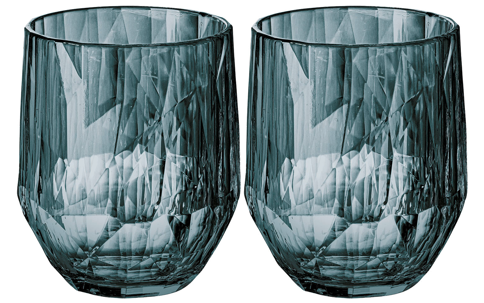 Twee doorzichtige blauwe drinkglazen met facetgeslepen patroon