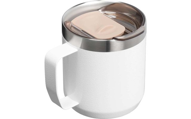 Weiße Tasse mit Henkel, metallischem Rand und transparentem Deckel mit rosafarbenem Schieber