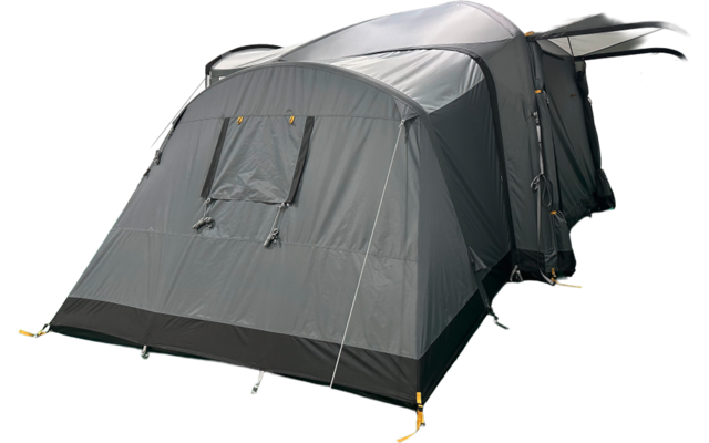 Großes graues mehrräumiges Zelt mit vorgelagertem Vorraum, Eingang mit Reißverschluss, seitlichen Fenstern, Abspannleinen und Erdankern