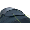Close-up van een donkergrijze tent met neongele scheerlijnen, ventilatieopeningen en zichtbare tentstokken