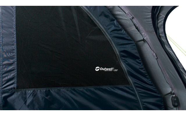 Donkerblauwe tentwand met zwart gaasvenster, wit 'Outwell'-logo en grijze, gebogen stang