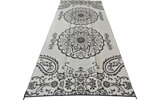 Rechthoekige witte loper met drie zwarte symmetrische bloemenmandala's en paisley-ornamenten