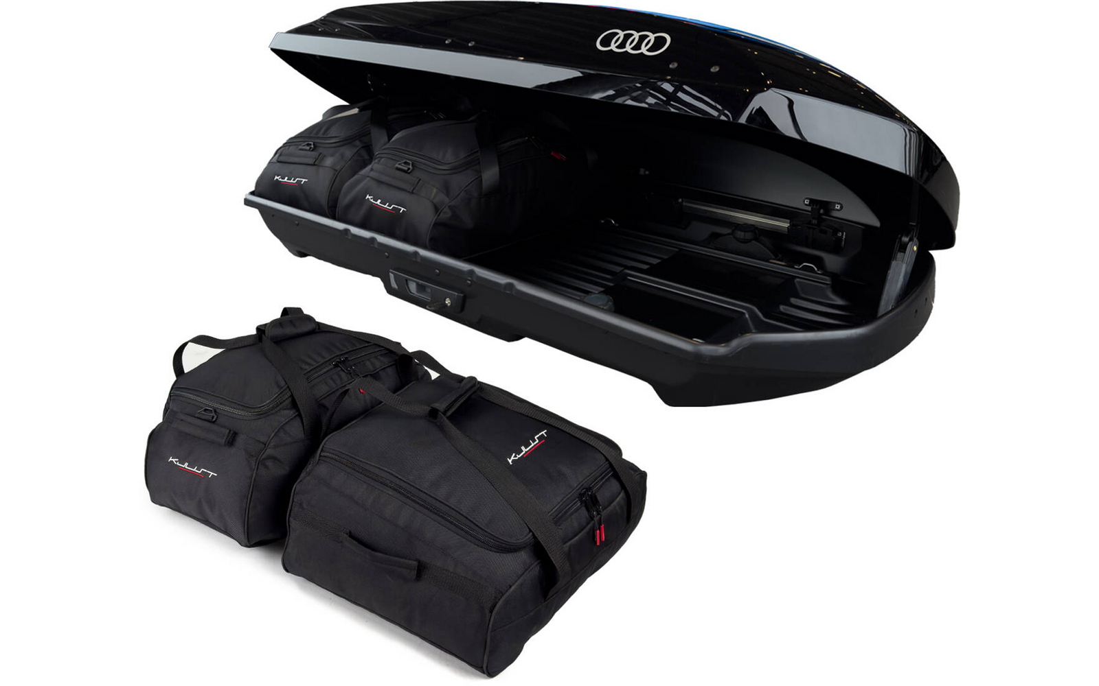 Offener glänzend schwarzer Dachkoffer mit Audi-Logo, darin zwei schwarze Reisetaschen; zwei weitere schwarze Reisetaschen davor