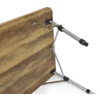 Plateau de table en bois avec veinage visible ; en dessous, pieds métalliques télescopiques argentés, barres de soutien triangulaires et embouts en plastique noirs