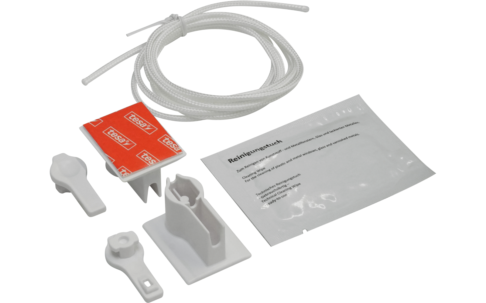 Kabel, zwei weiße Adapter, Anleitung und rote Verpackung auf weißem Untergrund