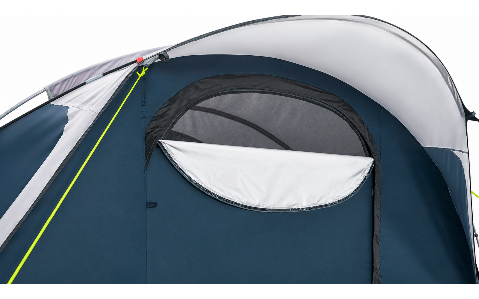 Close-up van een blauwe tent met een halfopen raamklep, lichtgrijs dak en zichtbare gele scheerlijn