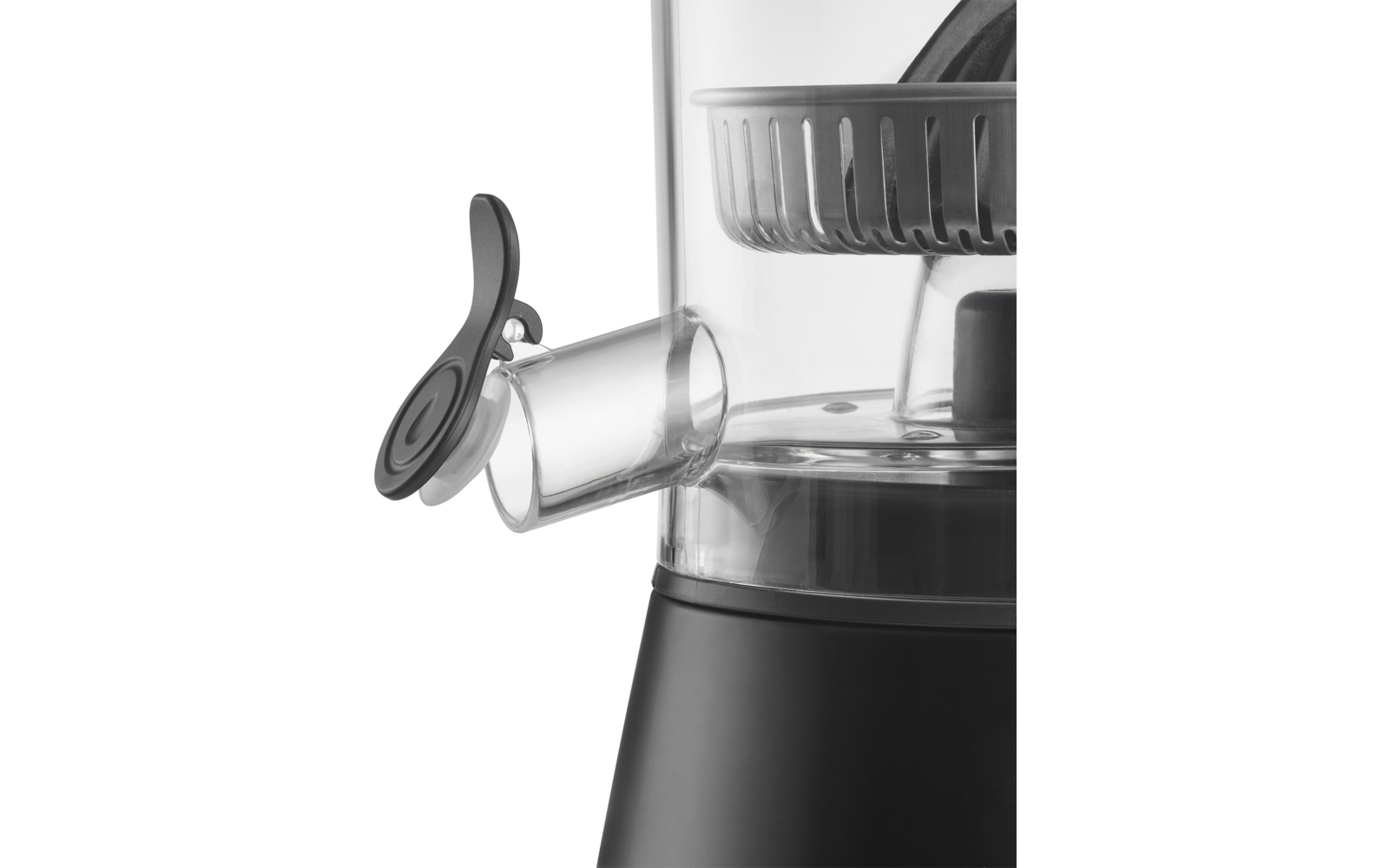 Gros plan : cuve transparente avec bec latéral et clapet noir, panier perforé partiellement visible et base noire