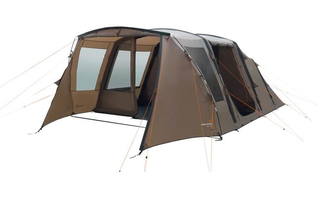Großes braunes Zelt mit mehreren Fenstern und Stangen