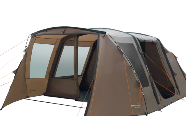 Großes braunes Zelt mit mehreren Fenstern und Stangen