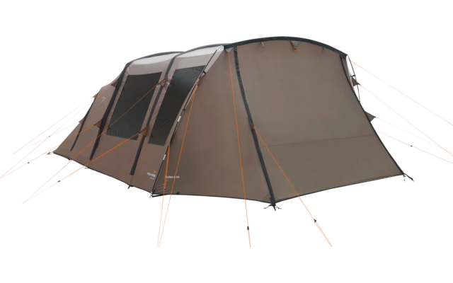 Großes braunes Zelt mit mehreren Bereichen auf grüner Wiese