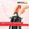 Main tenant une poignée noire en plastique avec plusieurs crochets noirs regroupés devant un fond rose marbré; en haut à droite autocollant 'MADE IN GERMANY' avec bandes noire, rouge et jaune; en bas bandeau rouge avec texte blanc 'PRAKTISCHER TRAGEGRIFF Drehständer einfach umplatzieren'