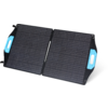 Zwei zusammenklappbare Solarpaneele mit dunklen Solarzellen und blauen Griffen auf weißem Hintergrund