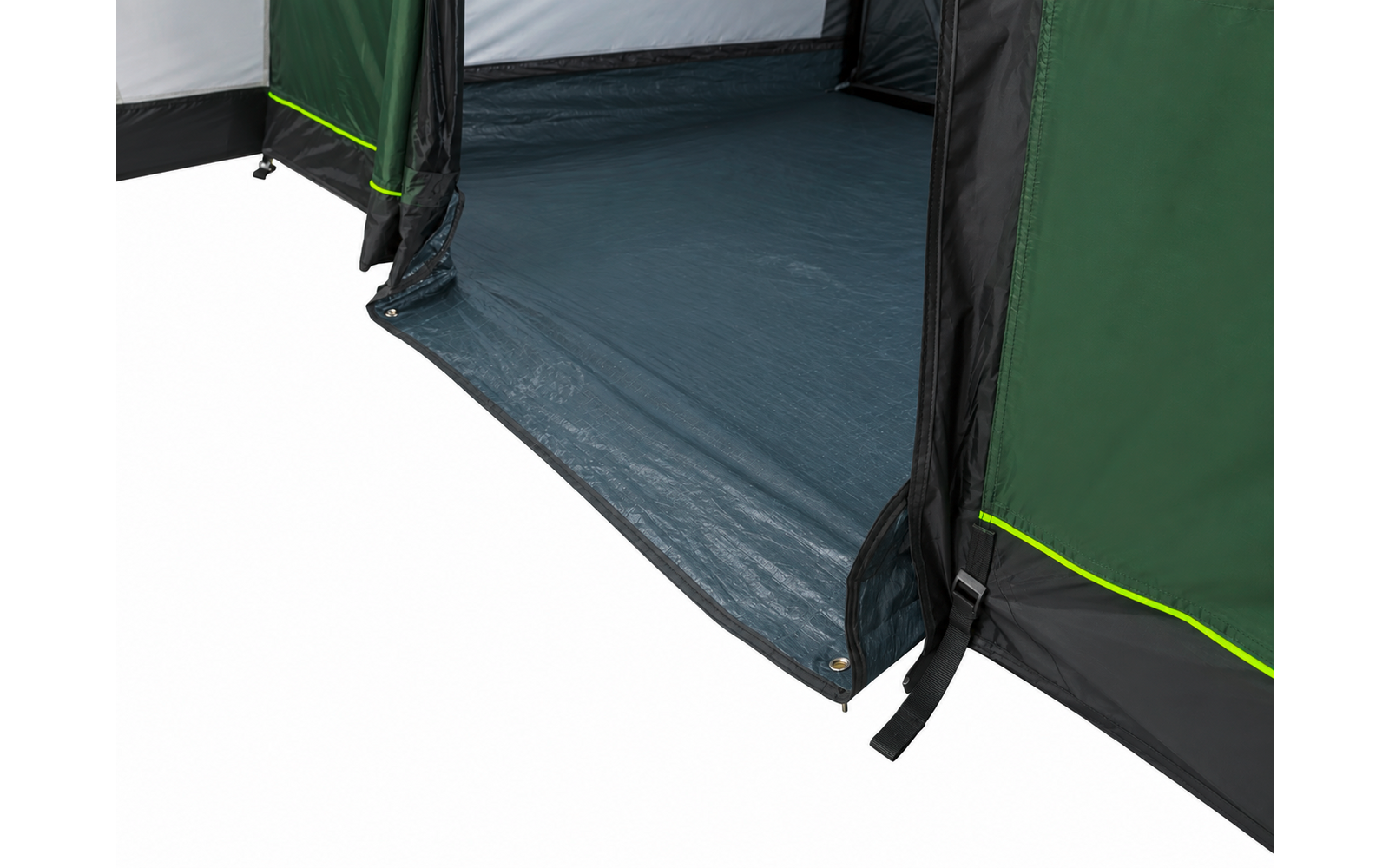 Groene en zwarte tent met een uitgeklapt grijs grondzeil bij de opening, zichtbare ritssluiting en bevestigingsriem