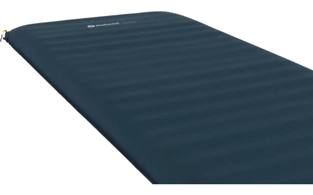 Donkerblauwe opblaasbare slaapmat op witte achtergrond