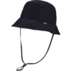 Dunkelblauer Hut mit rundem Kopfteil, breiter Krempe, Kinnband mit verstellbarem Stopper und kleinem silbernem Rechteckanhänger am vorderen Rand