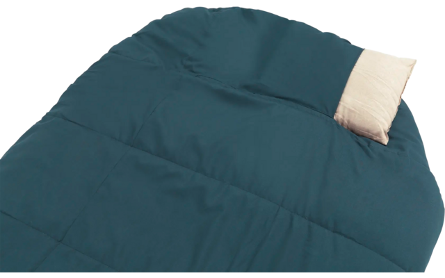 Blauer Schlafsack mit kleinem Kissen
