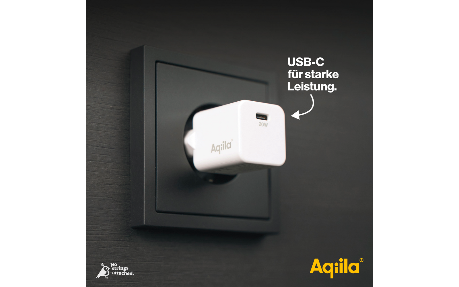 Weiße USB-C Ladegerät-Steckdose von Aqila in einer schwarzen Wand