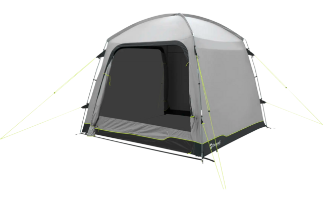 Tente grise avec une entrée ouverte et des haubans jaunes