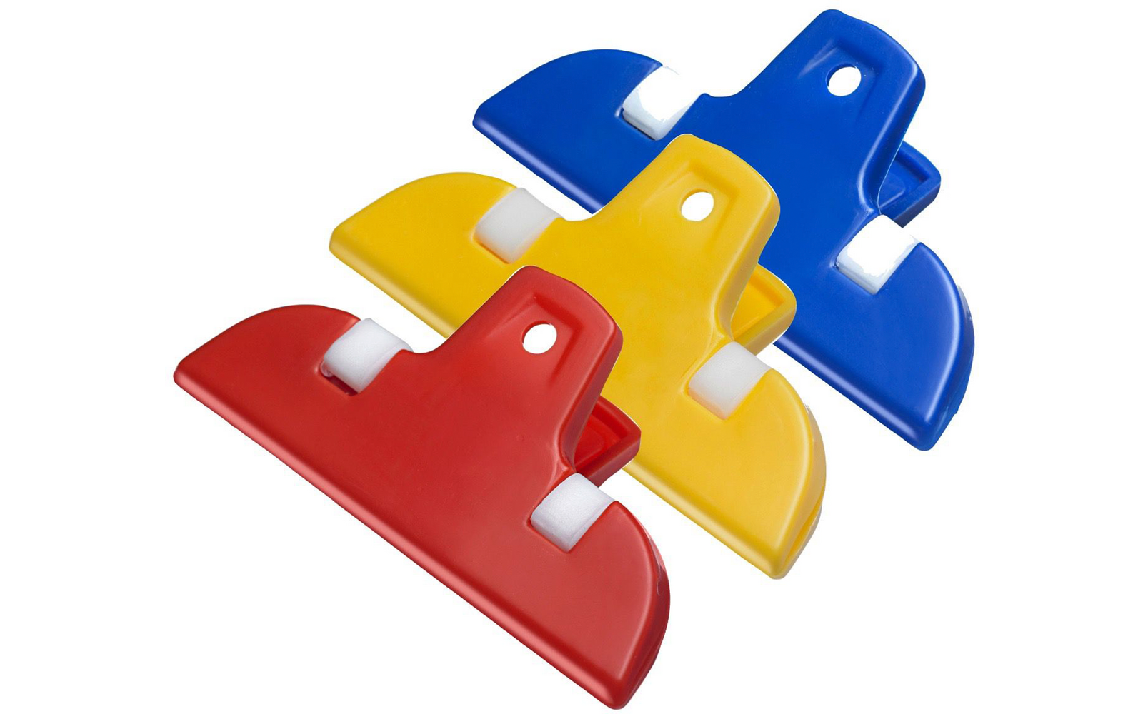 Drie overlappende plastic klemmen in rood, geel en blauw met witte scharnierdelen