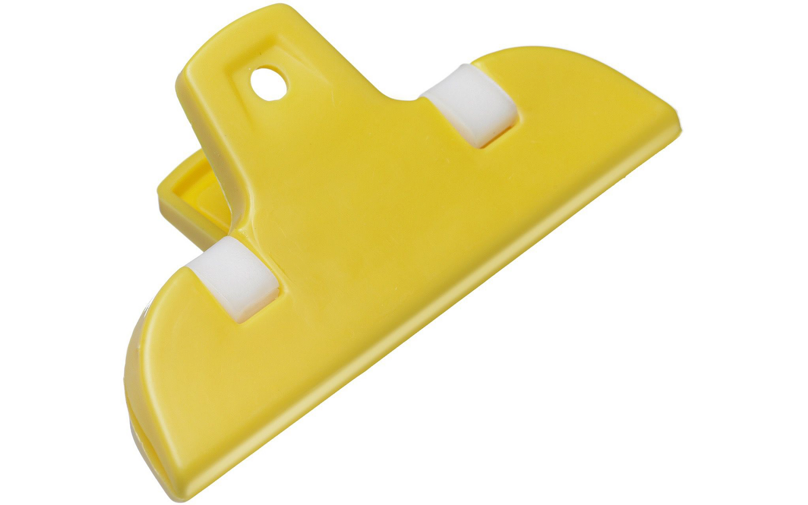 Gele plastic klem met ronde opening en witte scharnierdelen op witte achtergrond