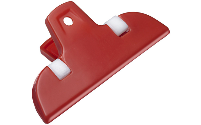 Rode kunststofclip met twee witte scharnierrollen en een rond ophanggaatje