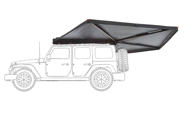 Seitenansicht eines viertürigen Fahrzeugs mit zwei Ersatzreifen am Heck und einem ausgefahrenen dunkelgrauen rechteckigen Sonnensegel an der rechten Dachseite