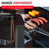 Grill en deux vues : à gauche une pince métallique pend à l'extérieur du grill, à droite une pince tient une saucisse sur la grille à côté de du maïs en épi et d'autres morceaux de viande grillée ; en haut le texte 'IMMER GRIFFBEREIT' et une barre rouge avec 'EINFACH AM GRILL EINHAKEN ODER ABLEGEN'