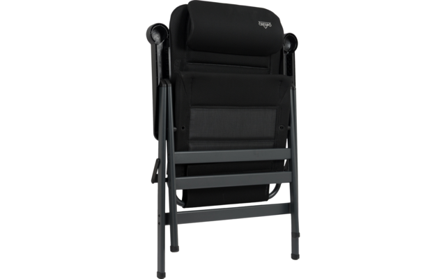 Gefalteter schwarzer Klappstuhl mit gepolsterter Rückenlehne und sichtbarem dunklem Metallgestell