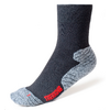 Chaussette noire avec partie du pied grise et inscription rouge sur fond blanc