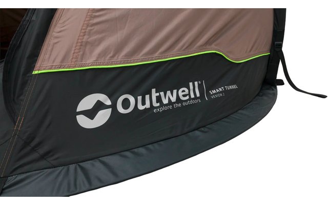 Zeltseite mit beige-schwarzem Stoff, neon-grüne Naht, weißer Schriftzug "Outwell" mit rundem Logo und schwarzem Gurt
