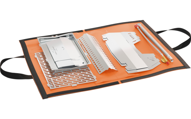 Offenes orangefarbenes Rollenetui mit Metall- und Kunststoffschablonen, einem Lineal und zwei Bleistiften