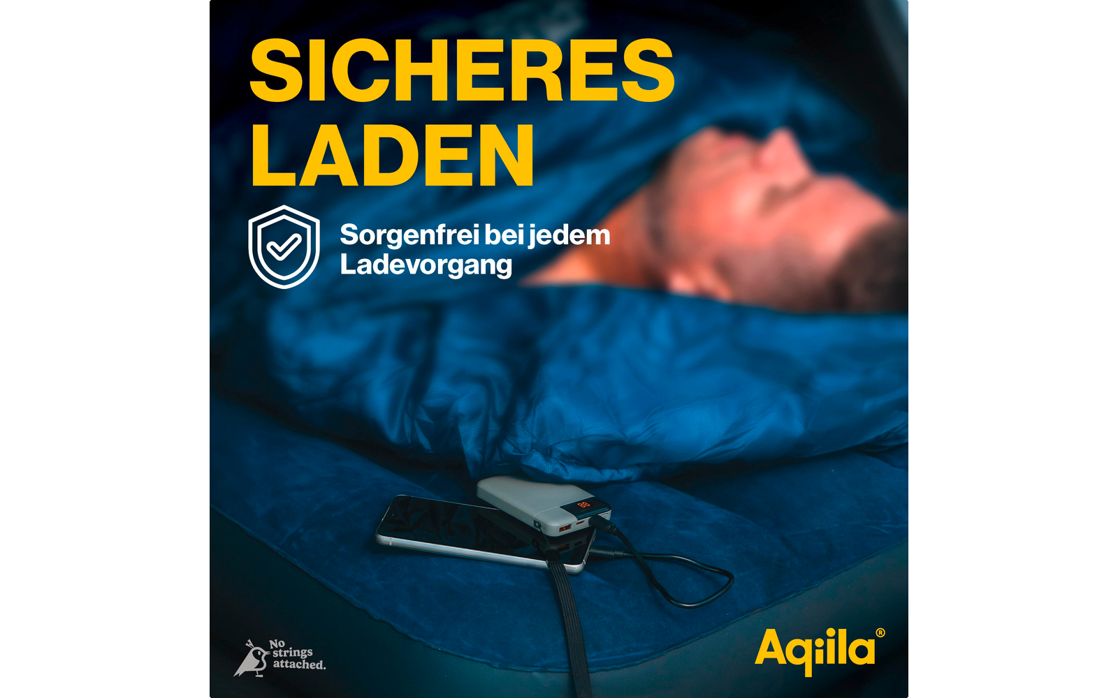 Smartphone aangesloten op laadstation met kabel